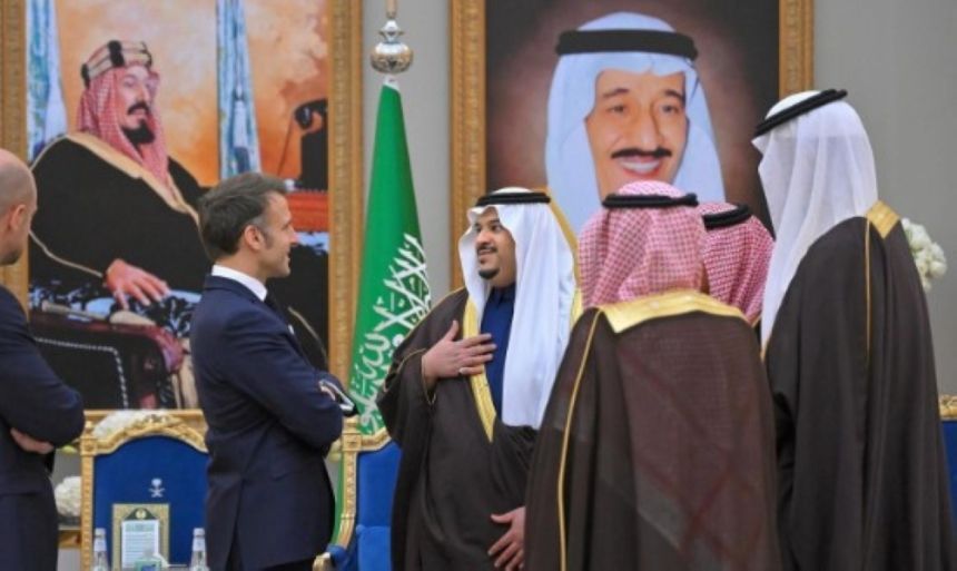الرئيس الفرنسي يصل الرياض للمشاركة في قمة "المياه الواحدة"