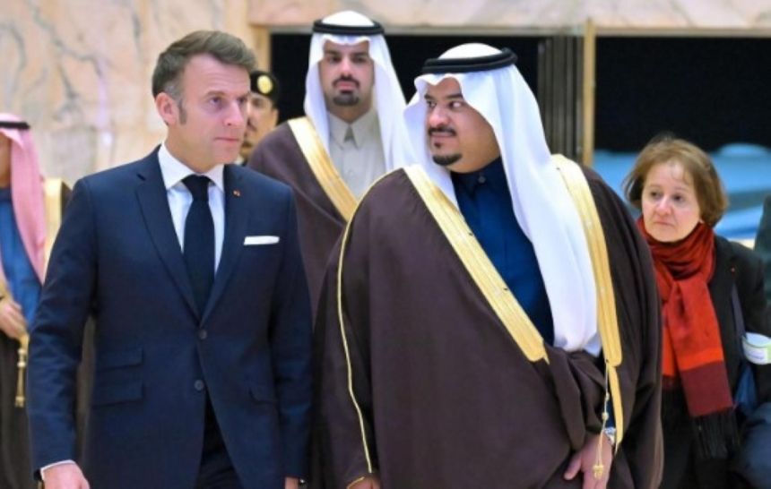 الرئيس الفرنسي يصل الرياض للمشاركة في قمة "المياه الواحدة"