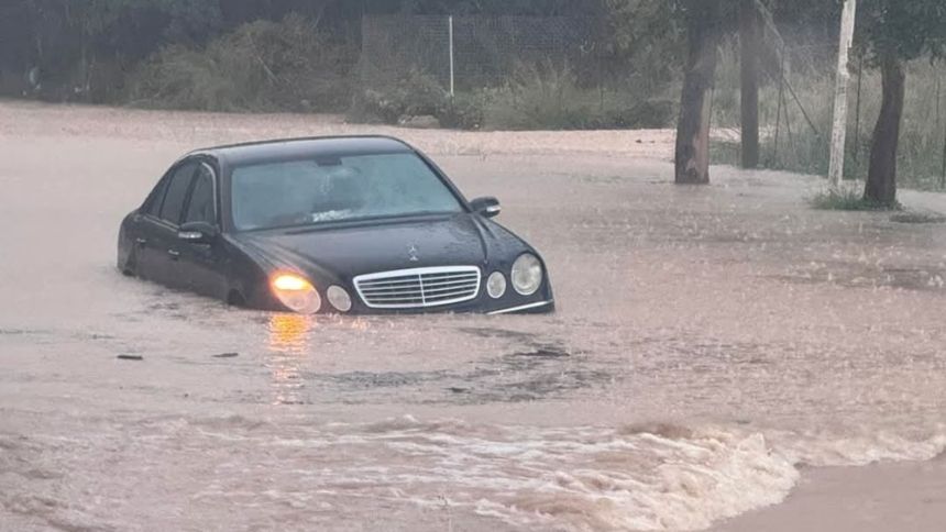 اليونان.. العاصفة "بورا" تسبب أضرارًا جسيمة في رودس