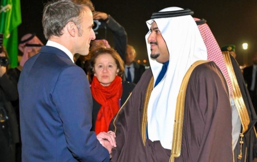 الرئيس الفرنسي يصل الرياض للمشاركة في قمة "المياه الواحدة"