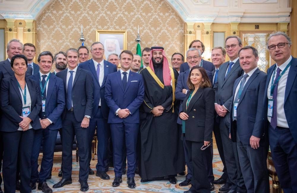 ولي العهد يتلقي ماكرون وكبار رؤساء الشركات الفرنسية