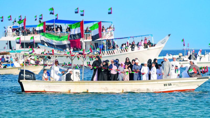 الامارات | 100 قارب و8 سفن في احتفالات «عيد الاتحاد الـ 53» بدبا الفجيرة
