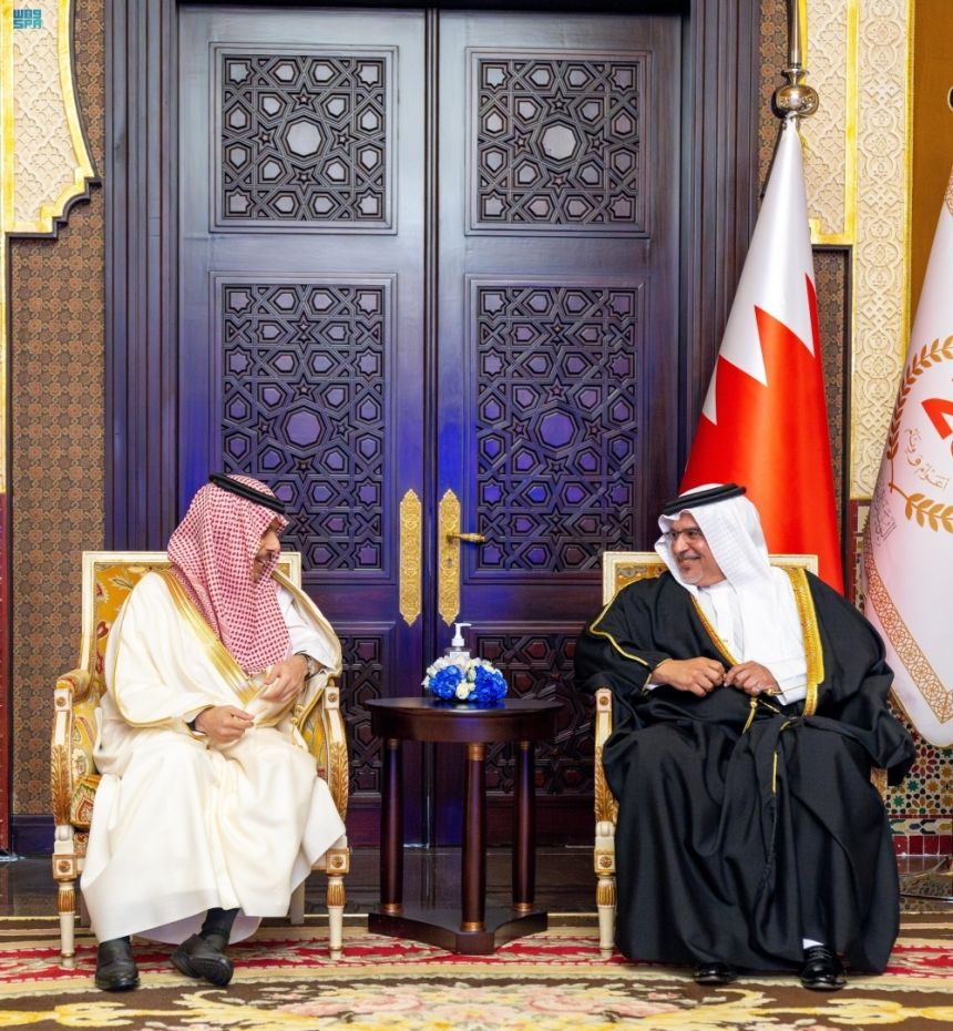 وزير الخارجية يبحث المستجدات في المنطقة مع ولي عهد البحرين