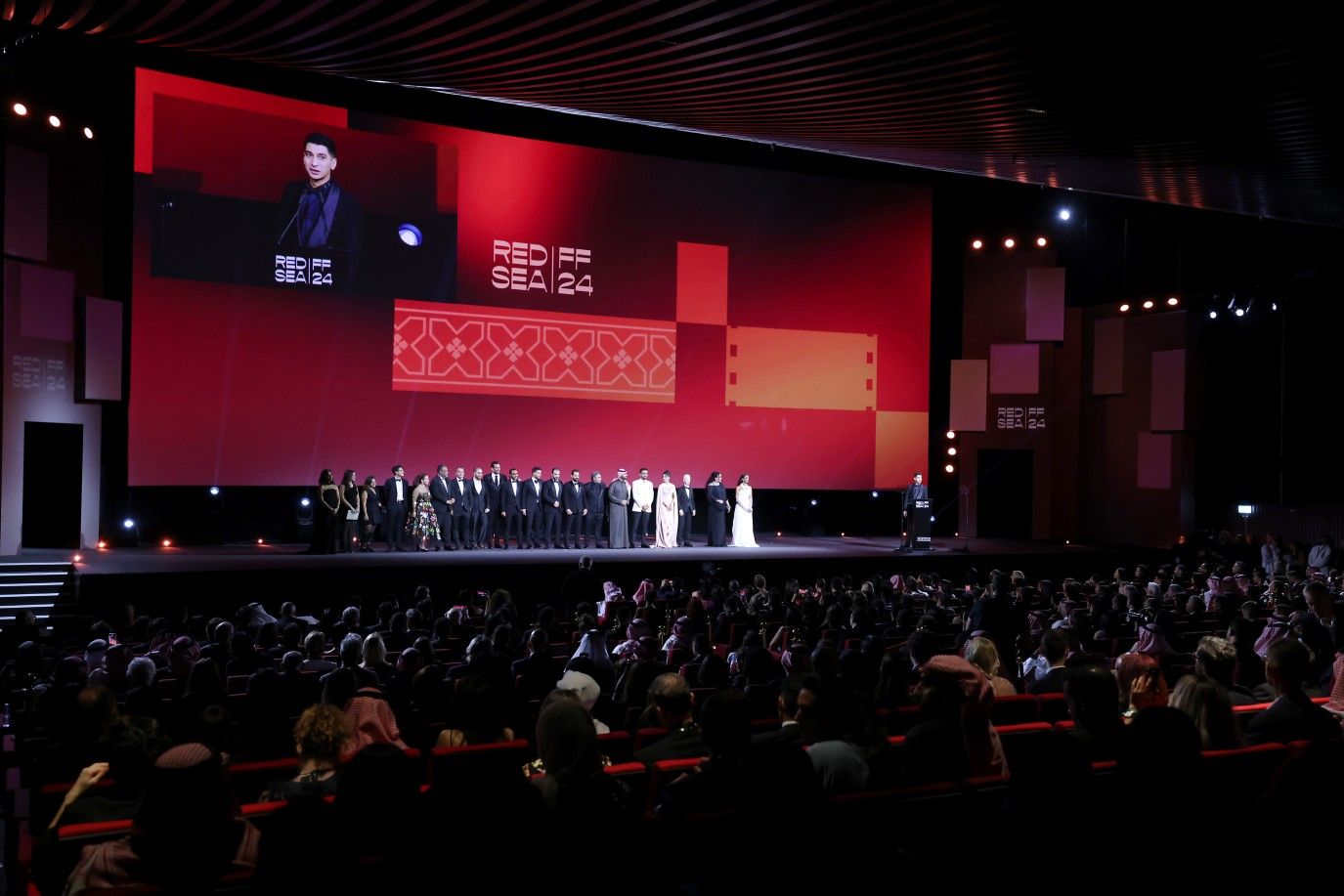 افتتاح مهرجان البحر الأحمر السينمائي يجمع نجوم السينما العربية والعالمية في جدة