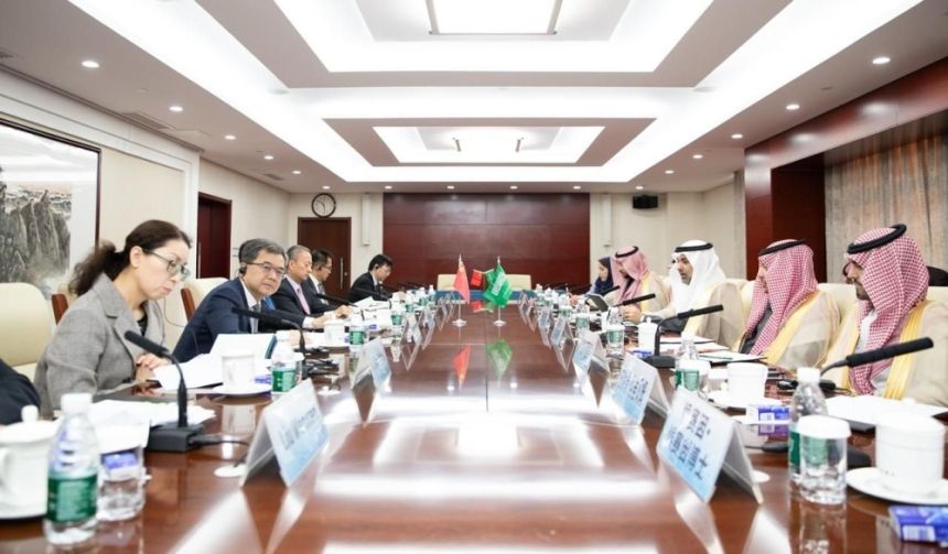 "الجلاجل" يوقع مذكرة تفاهم لتعزيز التعاون مع نظيره الصيني