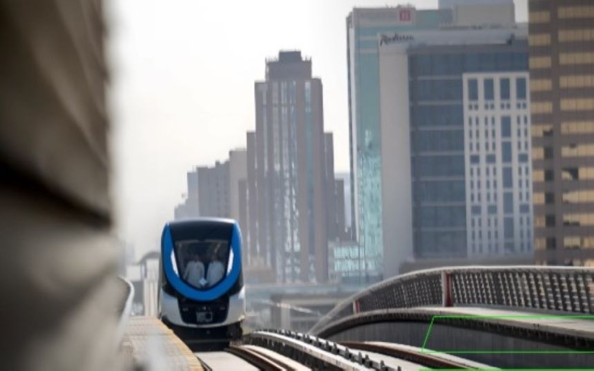 بسبب عبث بمقابض الطوارئ.. أول تعليق في خطوط مترو الرياض