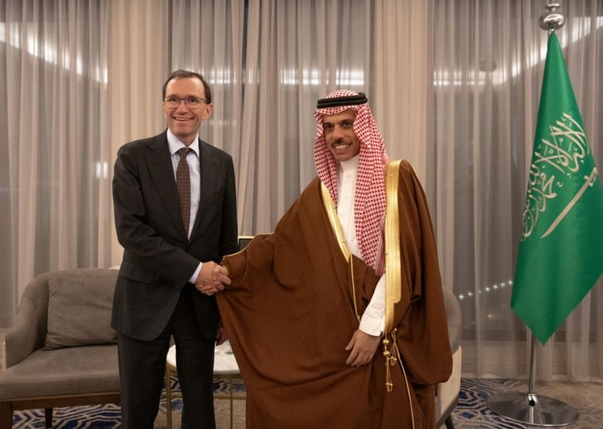 وزير الخارجية يبحث التطورات الإقليمية والدولية مع نظيره النرويجي