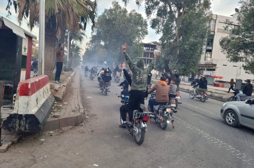 سوريا.. الجيش والداخلية يخليان مطار دمشق وخروج سجناء "صيدنايا"