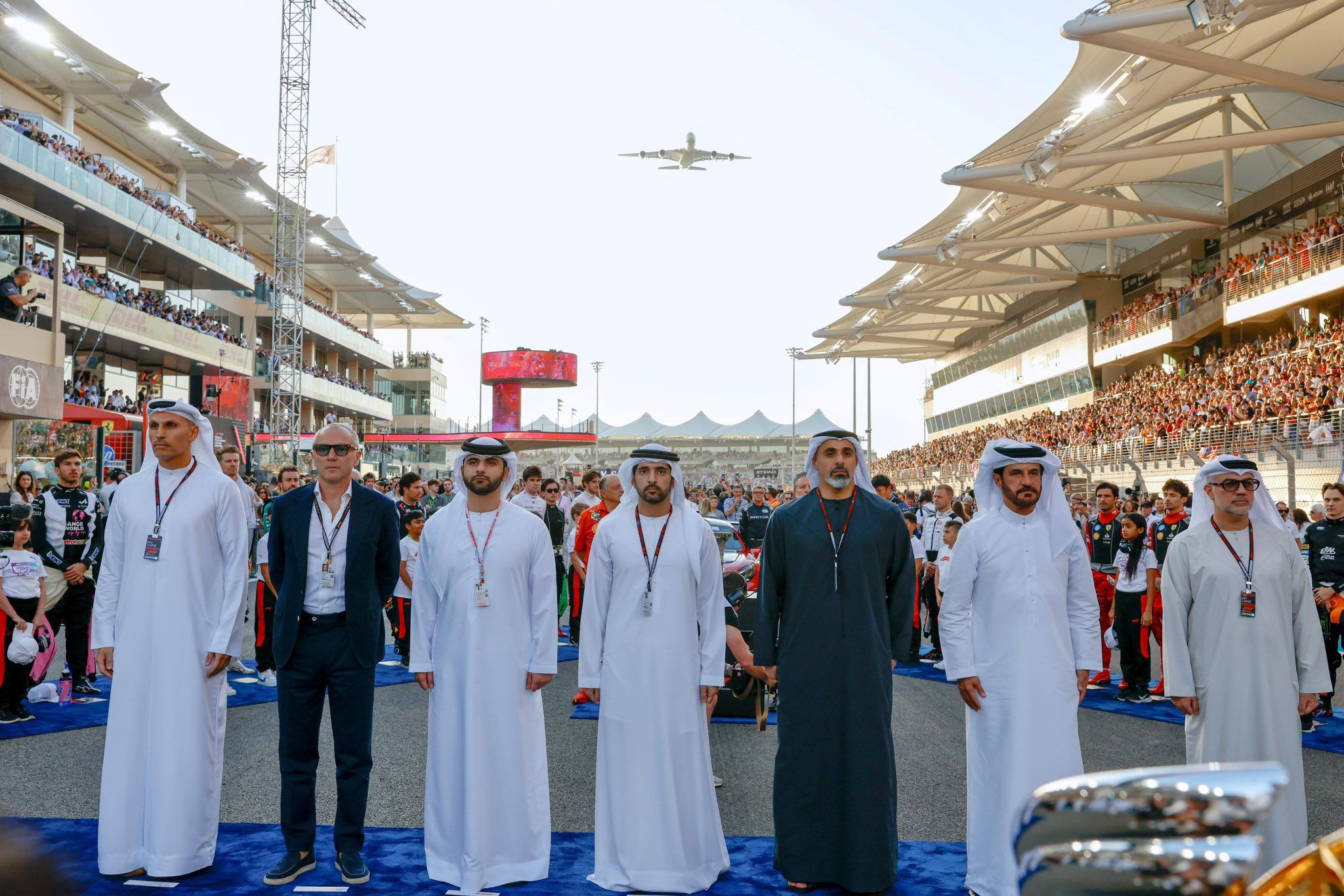 الامارات | خالد بن محمد بن زايد وحمدان بن محمد بن راشد والشيوخ يشهدون الجولة الختامية لبطولة العالم للفورمولا 1