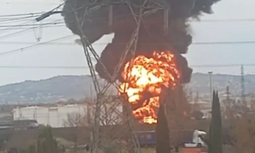 قتيلان و3 مفقودين في حريق بمستودع وقود وسط إيطاليا