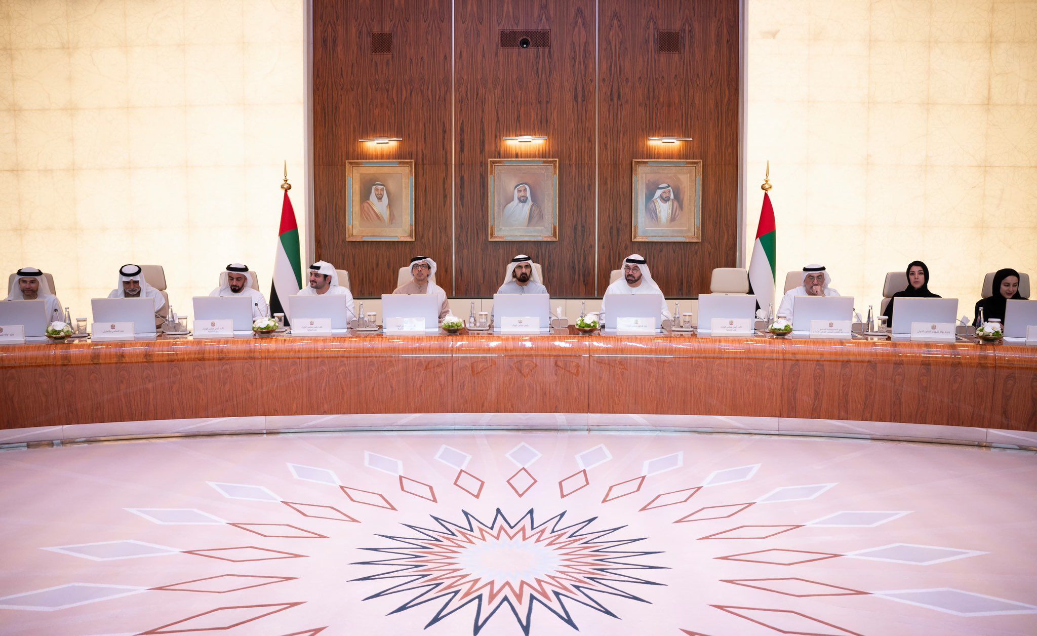 الامارات | مجلس الوزراء يعتمد جائزة بـ 7 ملايين درهم لتصفير البيروقراطية في الحكومة الاتحادية