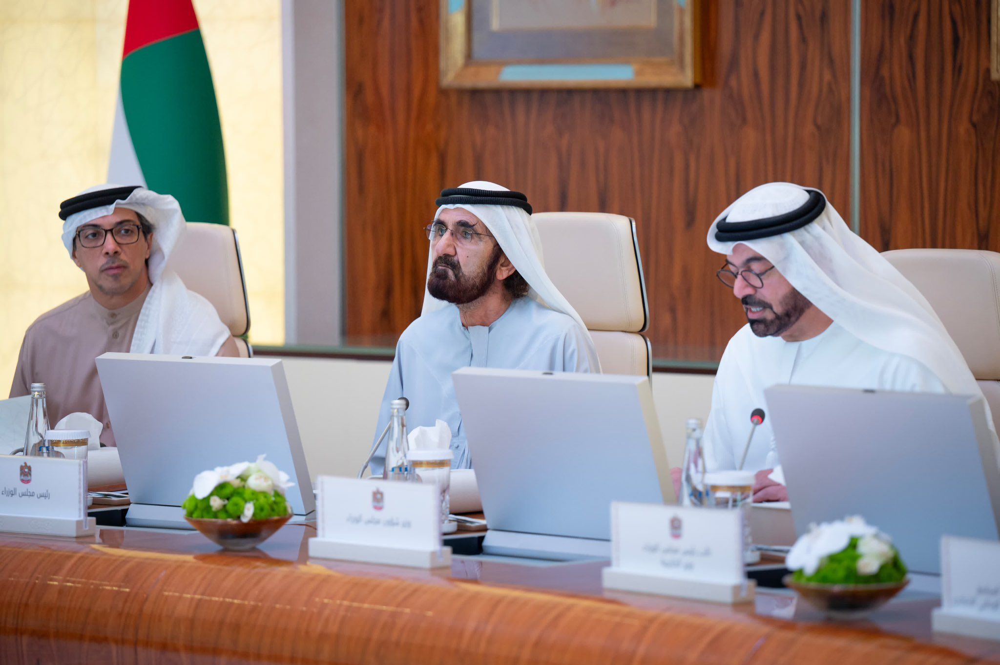 الامارات | مجلس الوزراء برئاسة محمد بن راشد يعتمد صندوقاً بقيمة 300 مليون درهم لدعم مشاريع الشباب