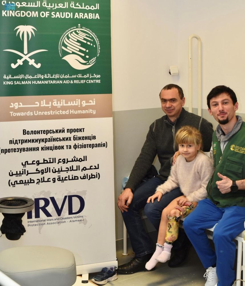 في 4 دول.. مركز الملك سلمان ينفذ مشروعات صحية ويوزع سلال غذائية