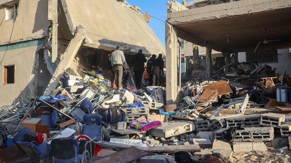 22 قتيلاً بينهم رئيس بلدية دير البلح