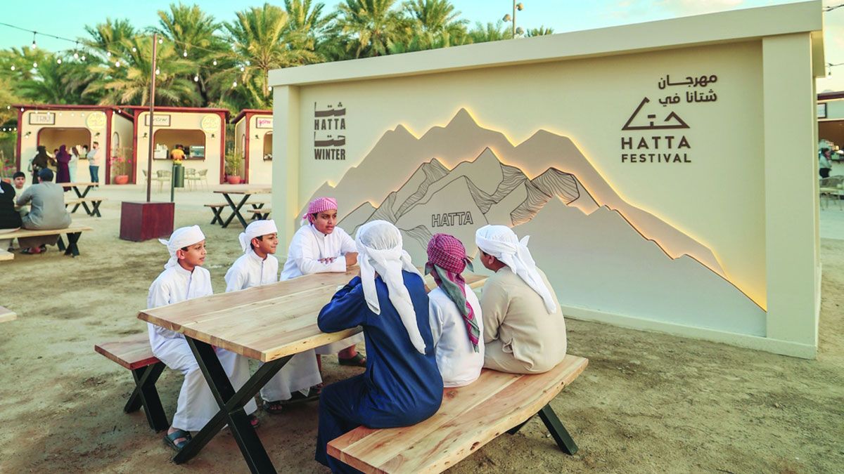 الامارات | «شِتَا حتّا» يضيء من فوق الجبال