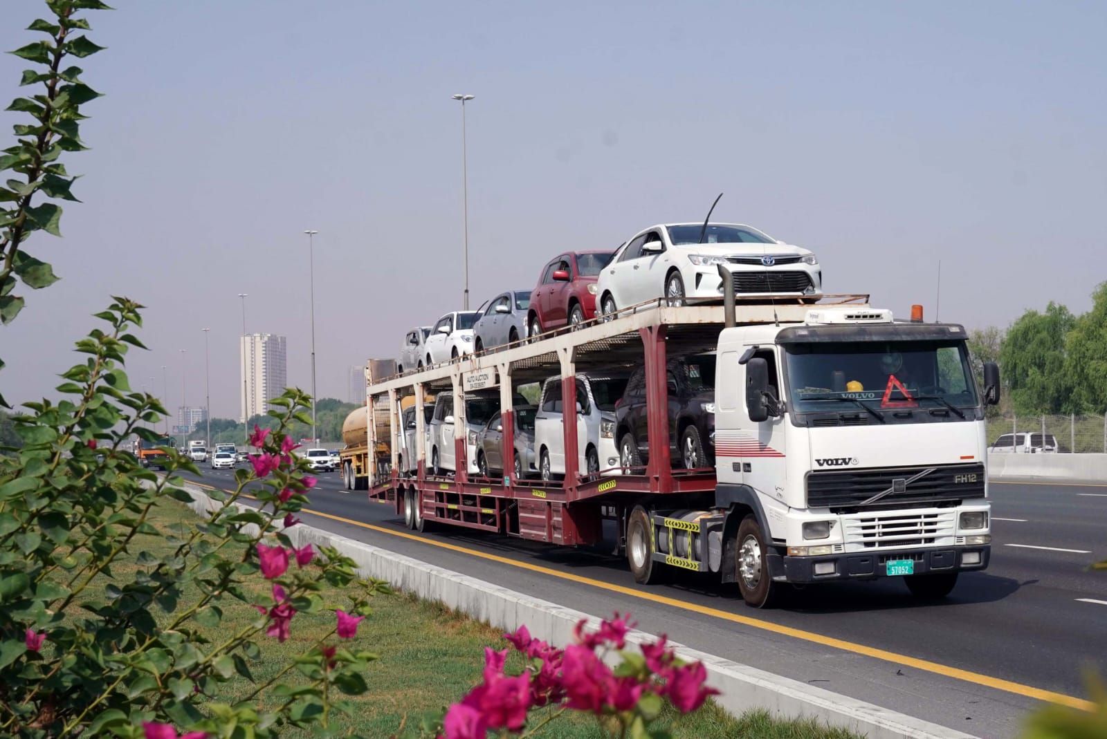 الامارات | حظر حركة الشاحنات على شارع الإمارات بالاتجاه إلى الشارقة وقت الذروة المسائية بدءا من يناير