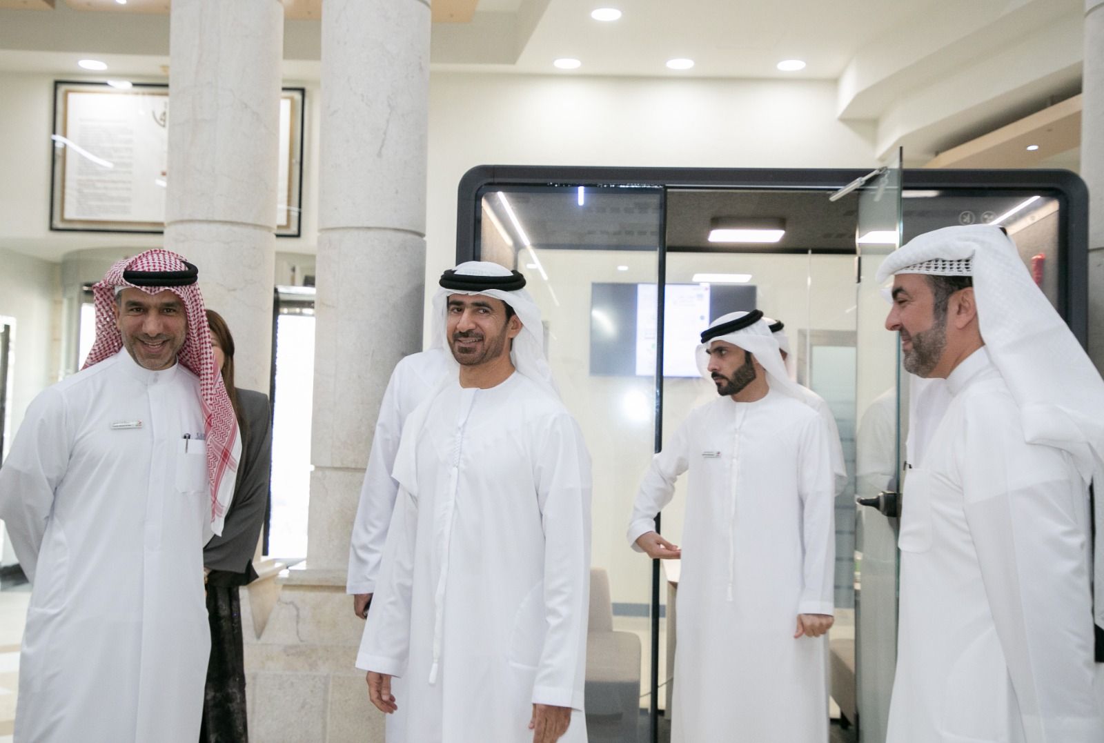الامارات | "الغرفة الذكية" توفر خدمات استثنائية للمتعاملين بمحاكم دبي