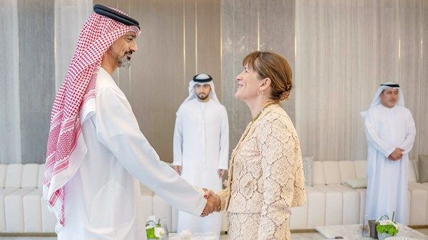 ولي عهد عجمان وسفيرة إيرلندا يبحثان تعزيز التعاون