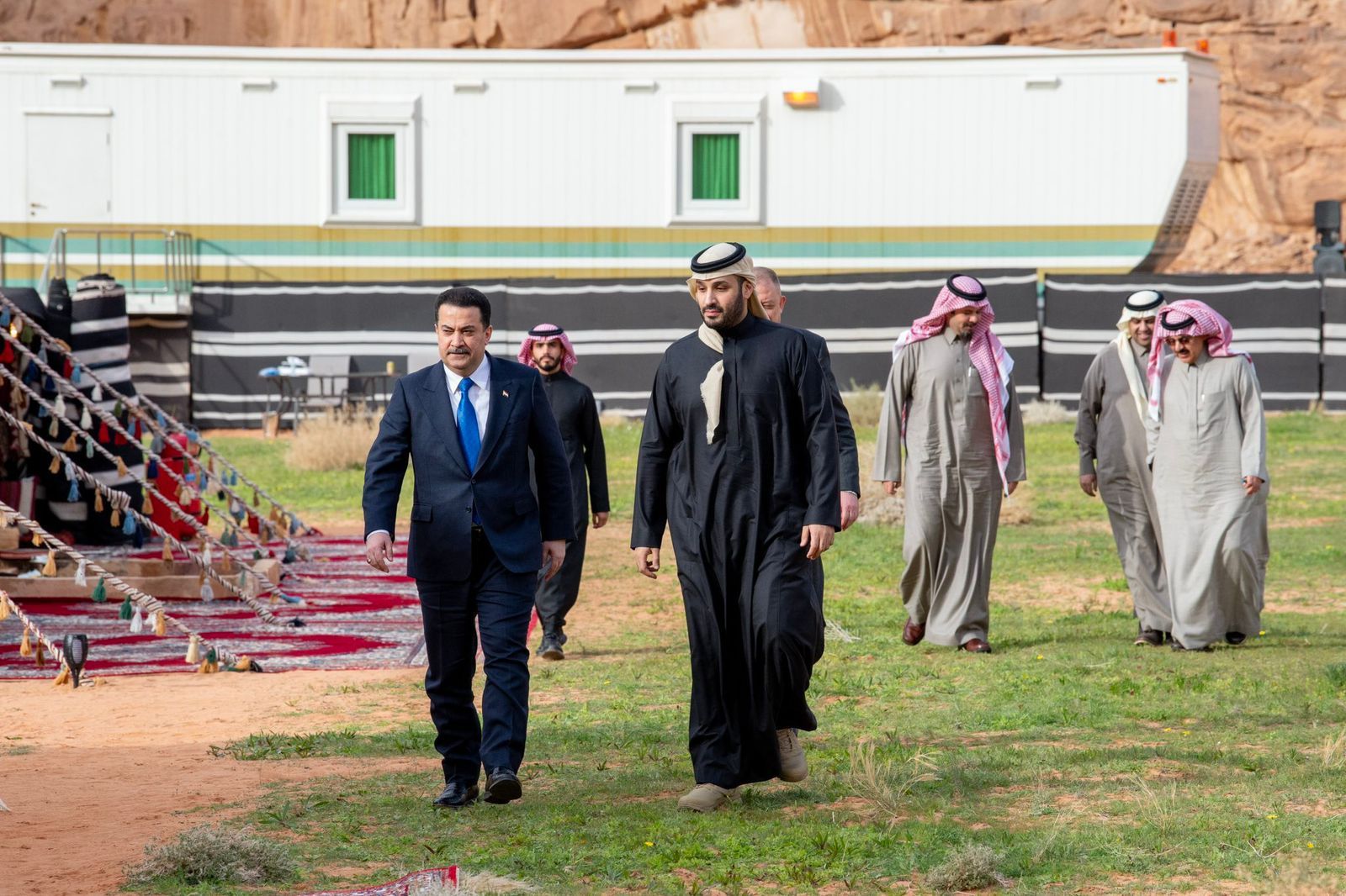 ولي العهد السعودي يبحث مع رئيس وزراء العراق تطورات الأوضاع الإقليمية
