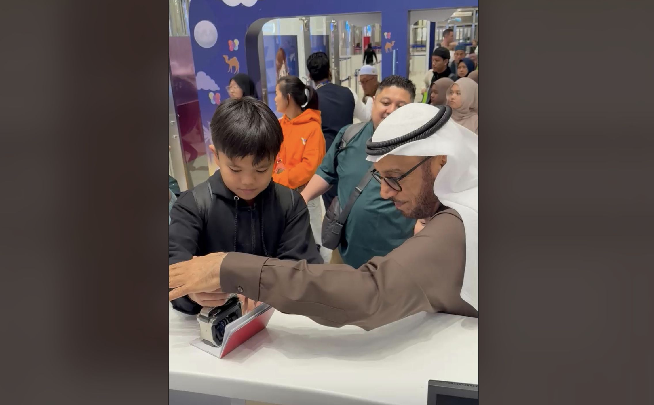 الامارات | "منصات جوازات الأطفال" تجربة استثنائية تعزز السعادة بمطارات دبي