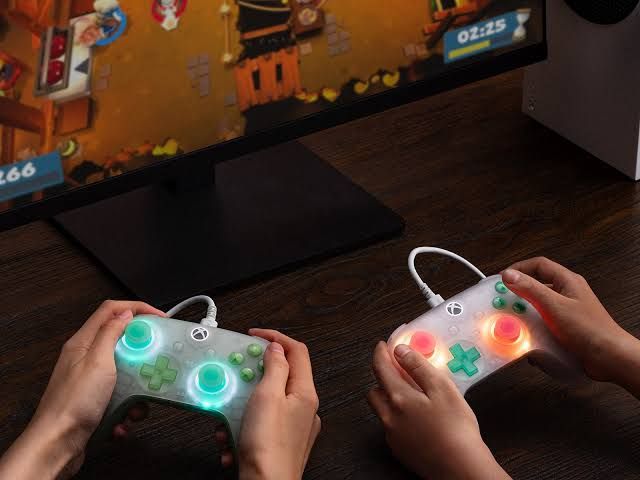 تكنولوجيا: Xbox تطلق وحدة تحكم 8BitDo Ultimate Mini المصممة للأيدي الصغيرة