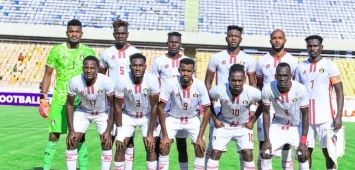 شاهد بالفيديو.. بعد الفوز على أثيوبيا.. الجمهور السوداني بليبيا يحاصر قائد المنتخب ويغني له (العجب حبيبي أداني تحية)