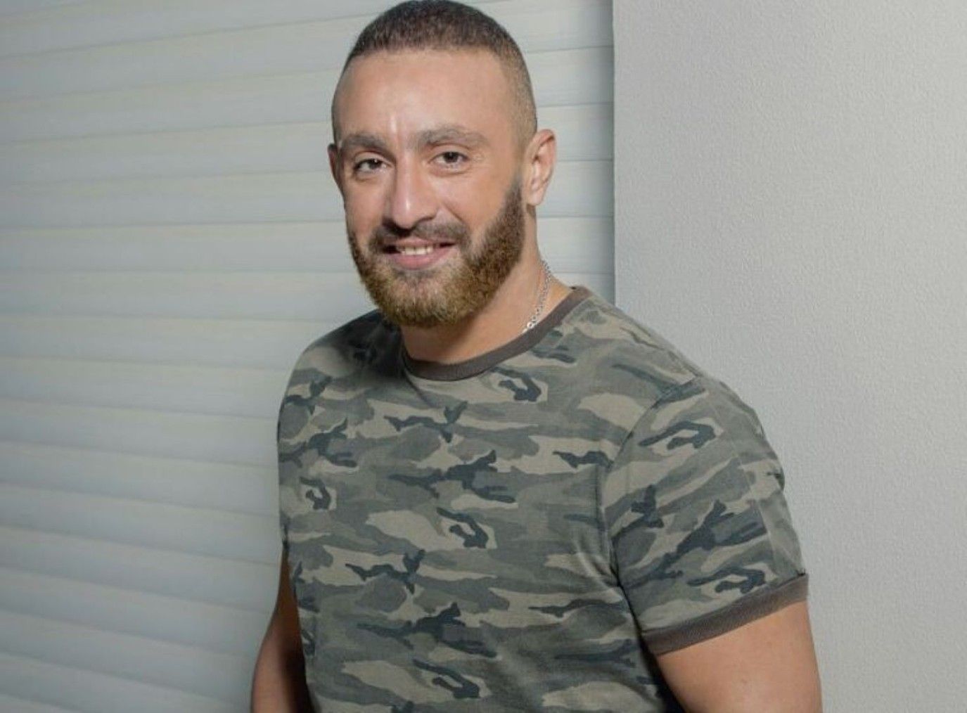 أحمد السقا ونرمين الفقي يهديان تكريمهما في مهرجان الأفضل لهؤلاء... تعرفوا إليهم!