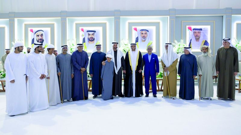 الامارات | رئيس الدولة يحضر حفل زفاف في العين