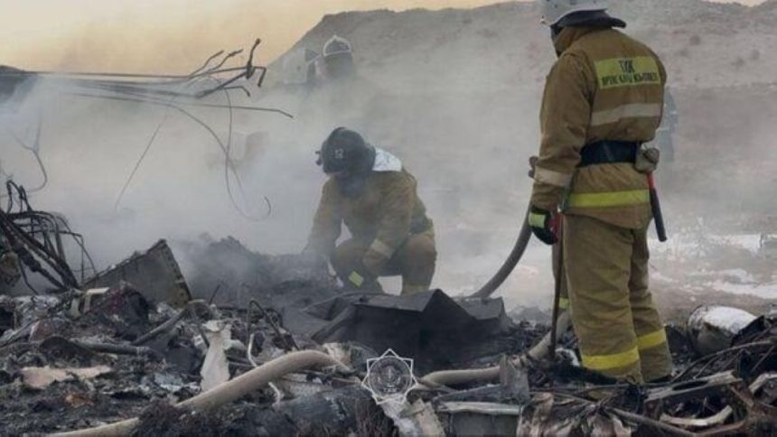 وفاة 38 شخصًا.. أذربيجان تعلن الحداد على ضحايا تحطم الطائرة