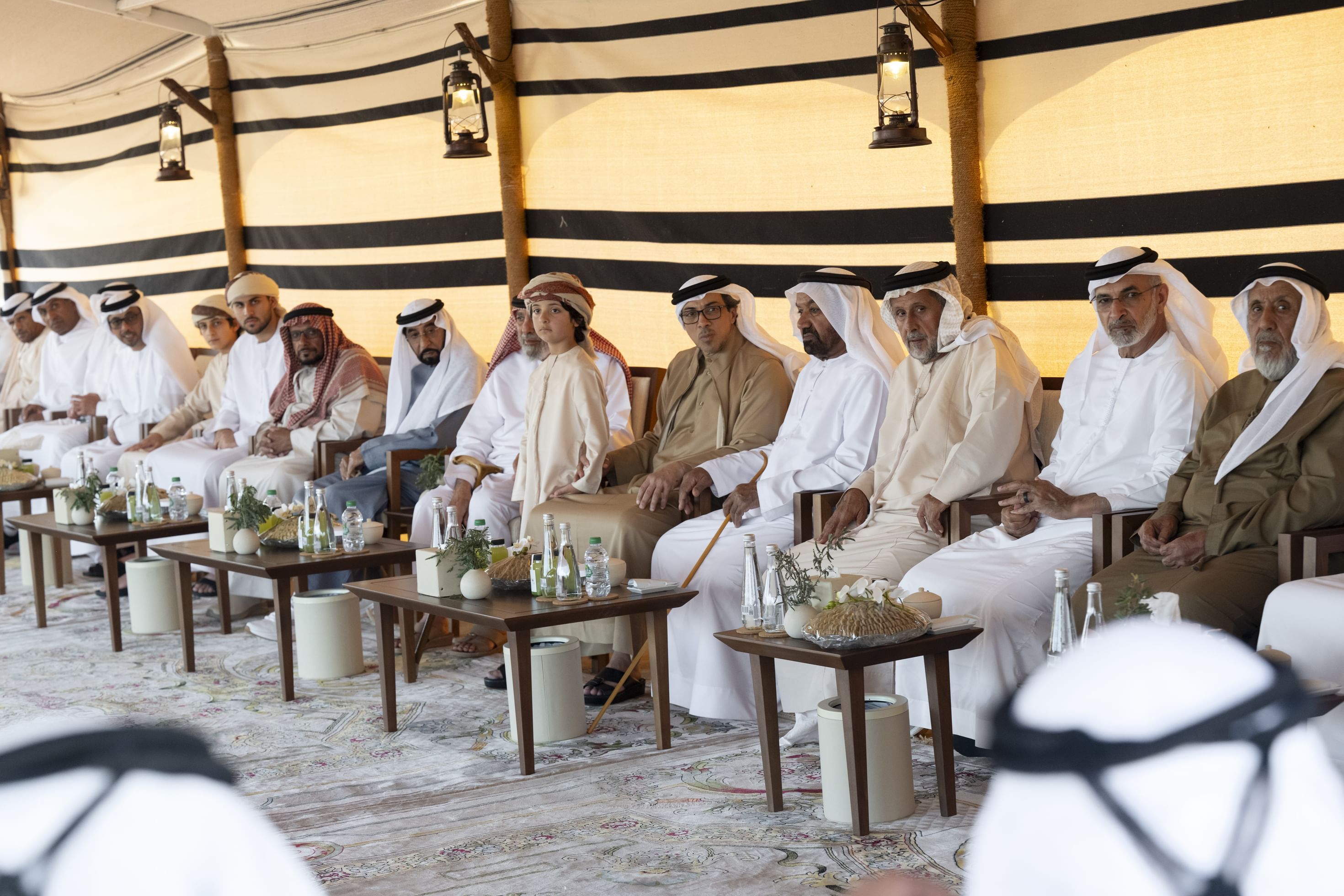 الامارات | منصور بن زايد يستقبل عددا من المواطنين في مدينة العين