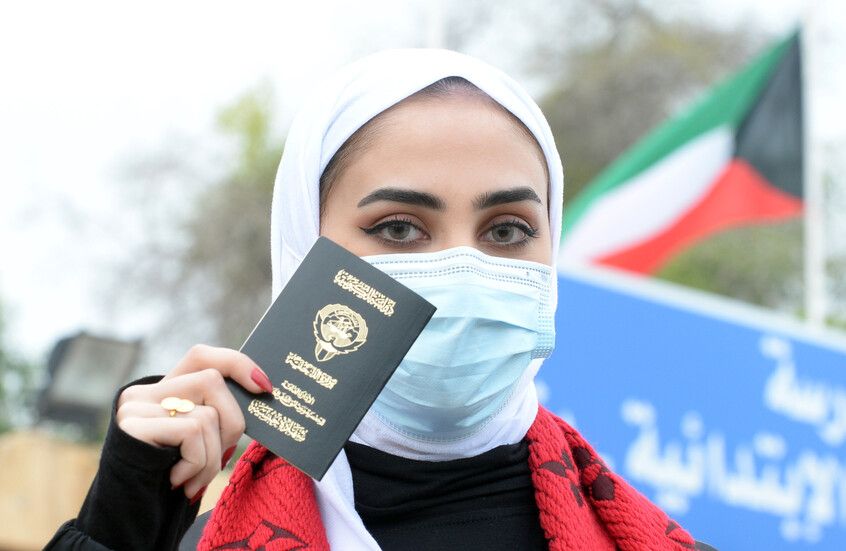 الخليج اليوم .. السلطات الكويتية تسحب الجنسية من 2087 امرأة