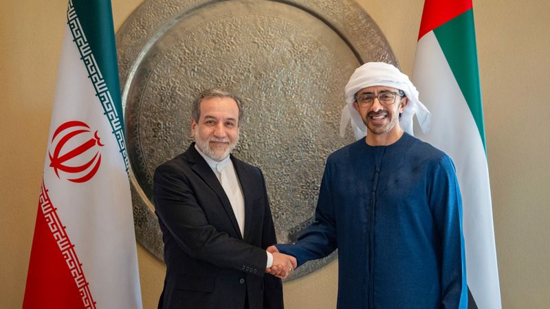 الامارات | عبدالله بن زايد يبحث مع وزير خارجية إيران العلاقات الثنائية والتطورات الإقليمية