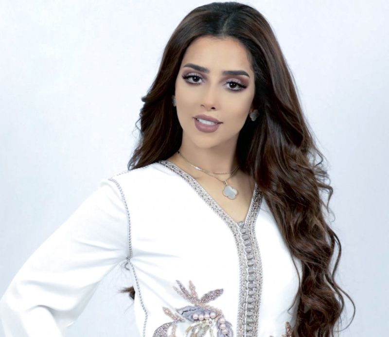 بالفيديو.. الفنانة الإماراتية بلقيس تردد أغنية (الليلة بالليل نمشي شارع النيل) في لقاء تلفزيوني وتتغزل في الشعب السوداني: (شعب طيب ورقيق وعمري ما شفت سوداني عمل مشكلة مع حد)