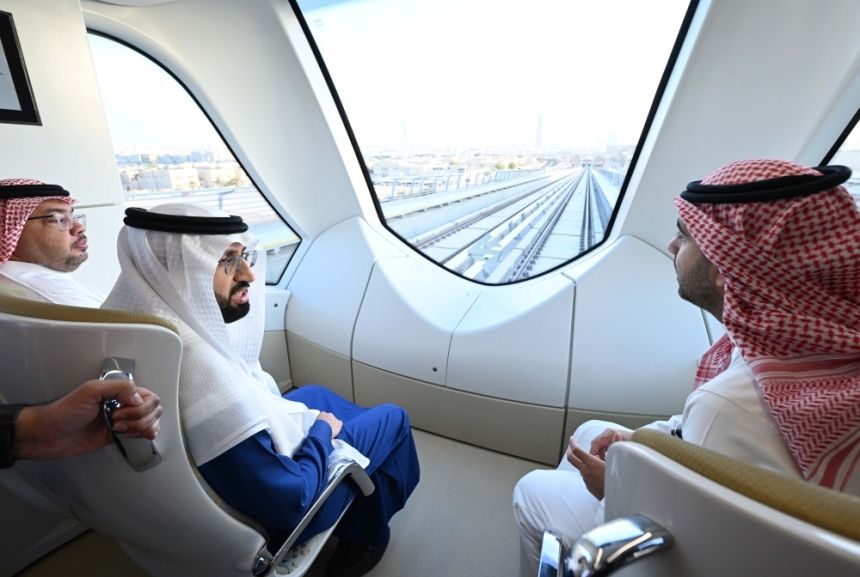 "الغذاء والدواء" تدشّن خدمة النقل الترددي لمنسوبيها