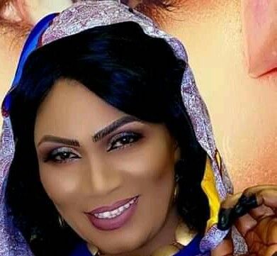 شاهد بالفيديو.. الفنانة إنصاف مدني ترفض قبول “النقطة” من إحدى صديقاتها وتدخل في وصلة رقص هستيرية بعد استلامها وساخرون: (الكاش بقلل النقاش وبصلح المزاج)