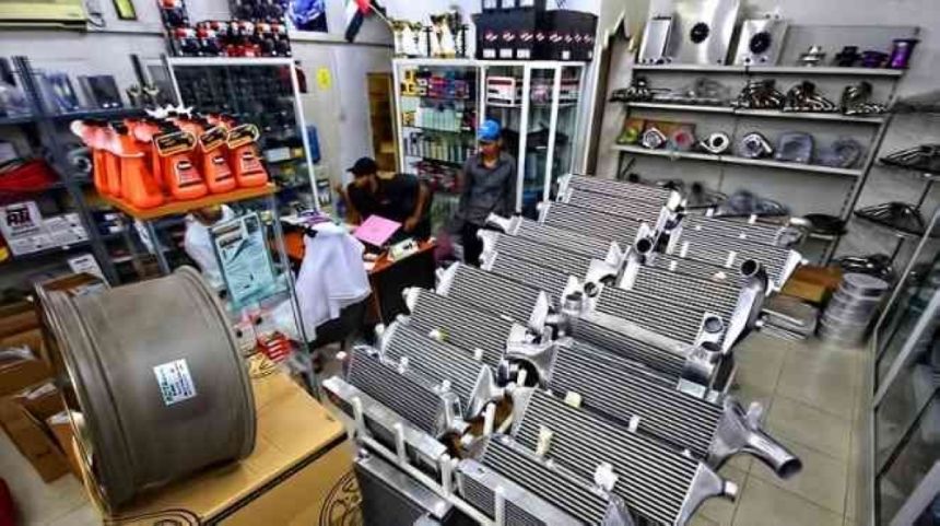 كاونتر ومقاعد انتظار.. 9 اشتراطات لـ «محلات بيع قطع الغيار»