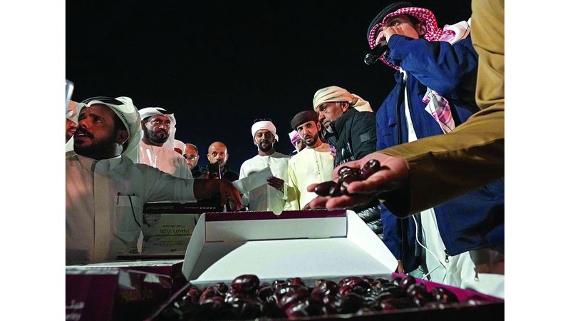 الامارات | «العين للتمور» يتوج الفائزين بمزاينة النخبة في يومه الأول