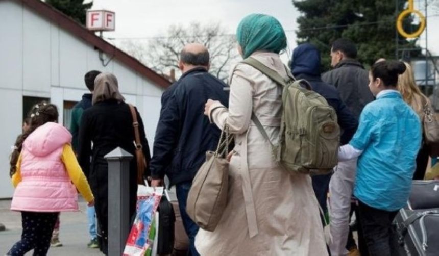 الخارجية الفرنسية تعلن تعليق 700 طلب لجوء قدمها سوريون