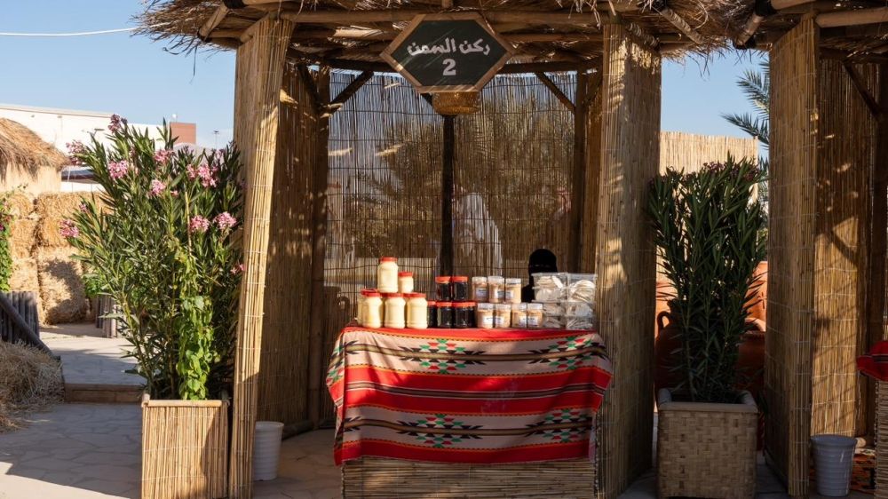 40 منتجًا يعرضون قصص نجاحهم في ”قرية ريف سمن وعسل“ بالرياض