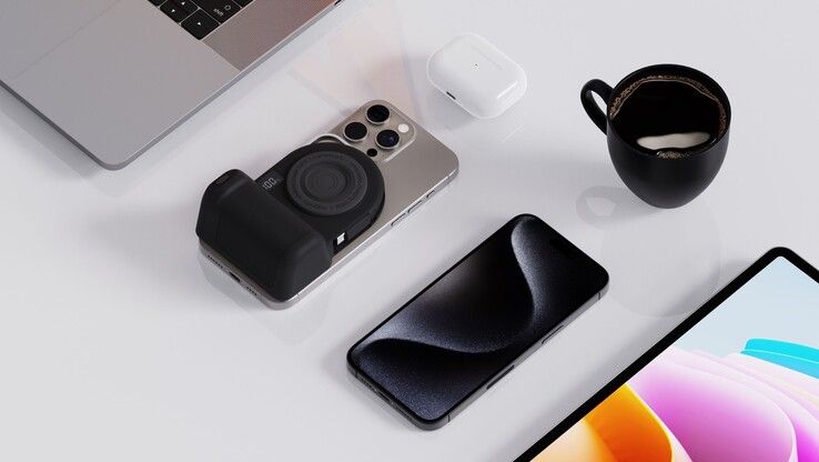 تكنولوجيا: هاتف آيفون يحصل على مقبض للكاميرا وبطارية 10000 مللي أمبير مع Belkin PowerGrip #CES2025