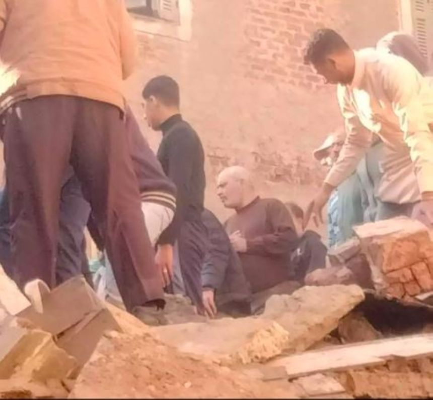 وفاة شخص وإصابة 3 والبحث عن مفقودين في انهيار منزل بشمال مصر