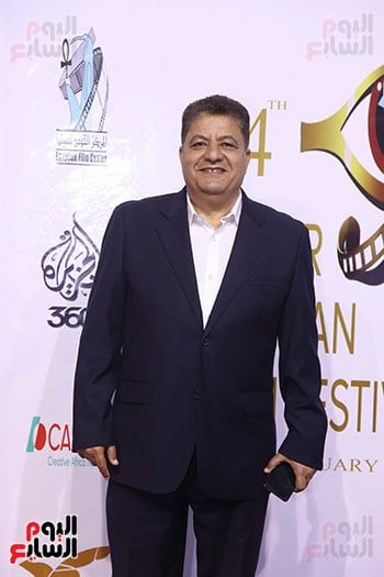 خالد يوسف وسيد فؤاد وتارا عماد على السجادة الحمراء للأقصر للسينما الأفريقية