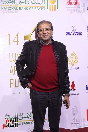 خالد يوسف وسيد فؤاد وتارا عماد على السجادة الحمراء للأقصر للسينما الأفريقية