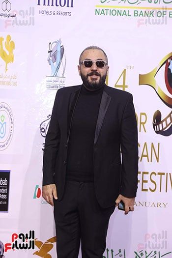 خالد يوسف وسيد فؤاد وتارا عماد على السجادة الحمراء للأقصر للسينما الأفريقية