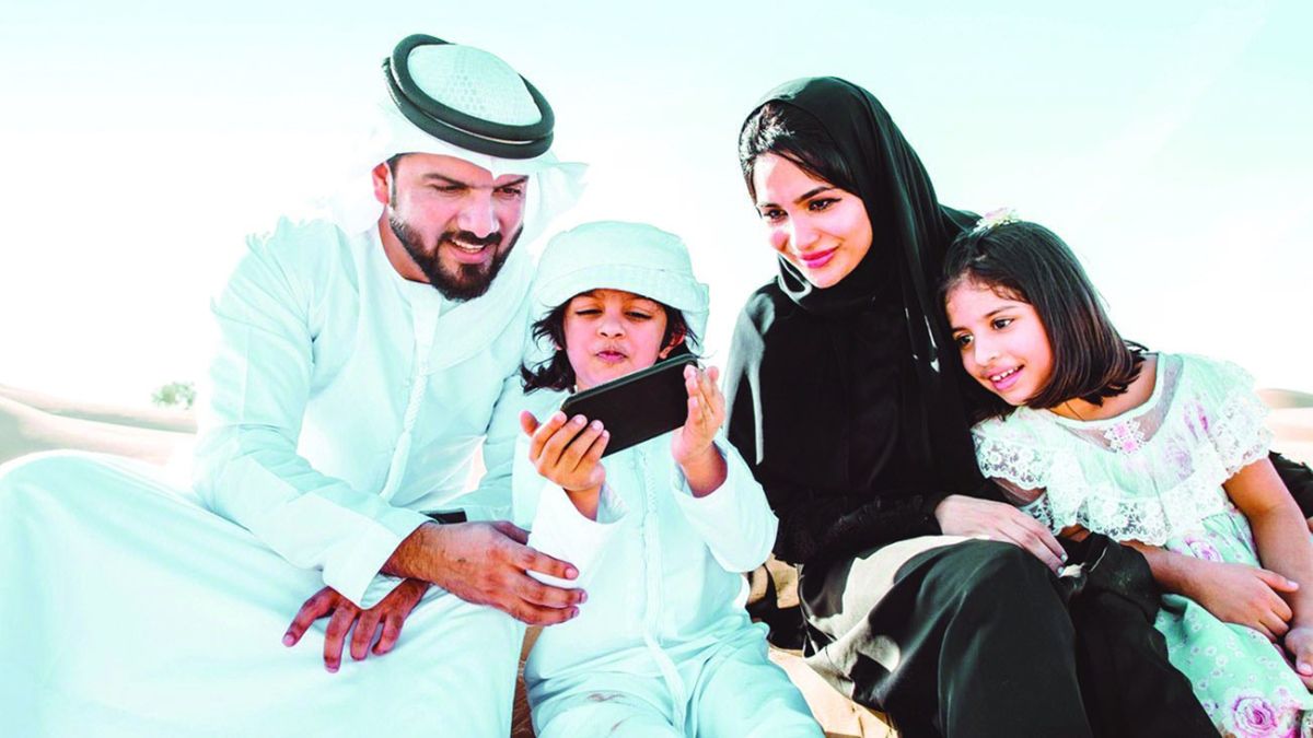 الامارات | زوجة باعت أملاكها لسداد ديون شريك حياتها.. وأب عاش لأبنائه بعد وفاة أمهم