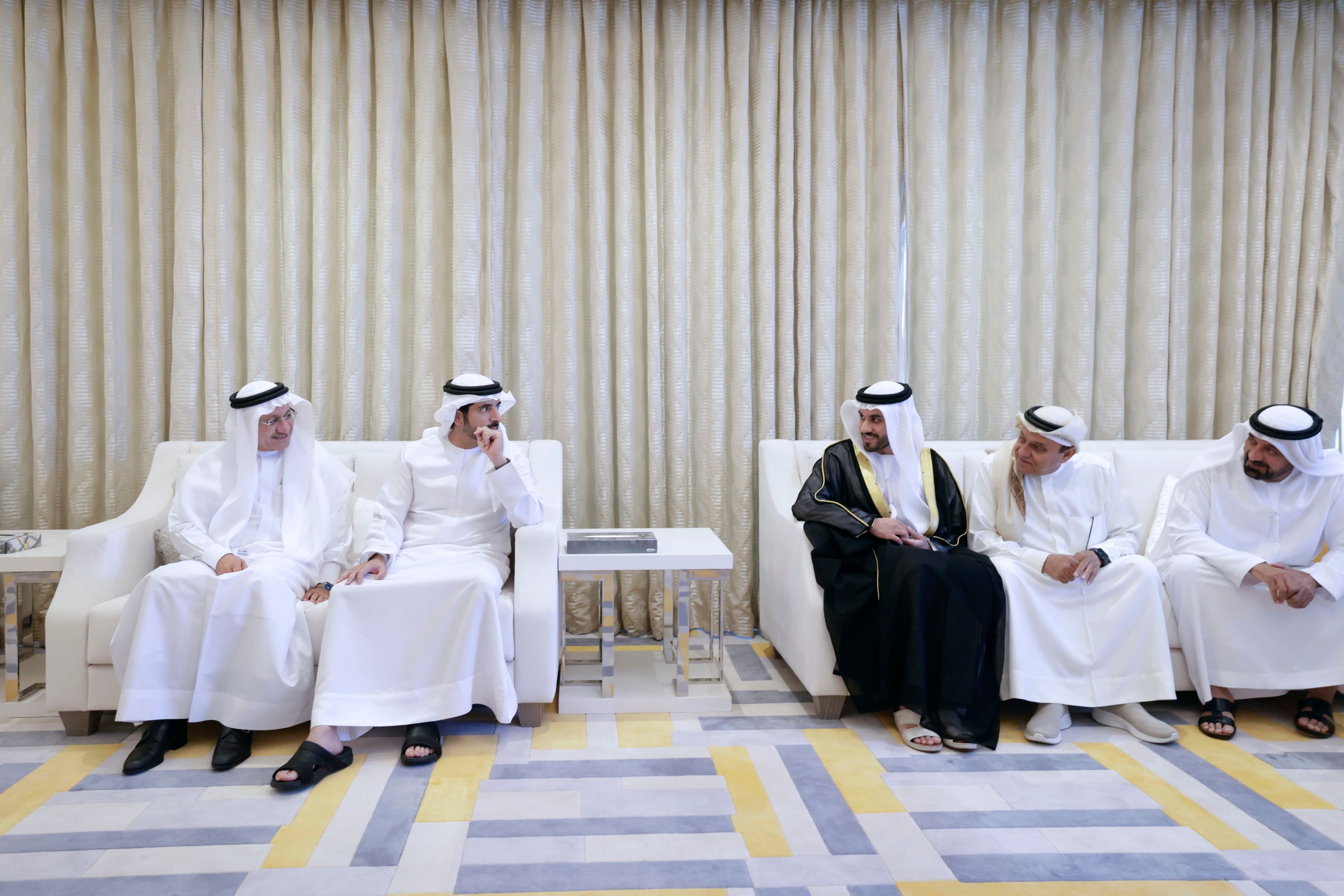 الامارات | حمدان بن محمد يحضر أفراح القطامي والسويدي
