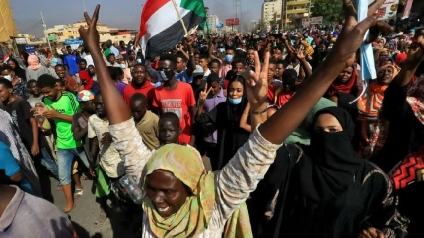 دقلو يرفض الاستسلام.. احتفالات بسيطرة الجيش السوداني على ود مدني