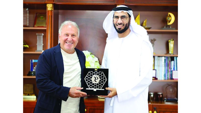 الامارات | البرازيلي زيكو معجب «بشغف المجتمع الإماراتي» الكروي