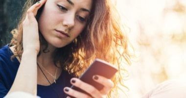 تكنولوجيا: الإرهاق الرقمى.. عندما يتحول هاتفك الذكى إلى عدو لصحتك النفسية