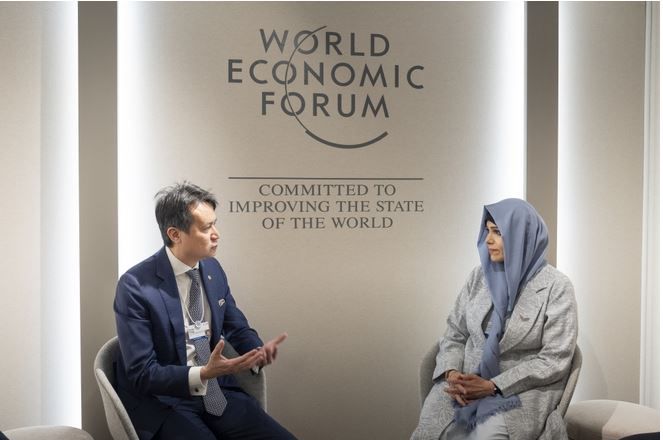 الامارات | لطيفة بنت محمد تلتقي المدير العام للمنظمة العالمية للملكية الفكرية في دافوس 2025